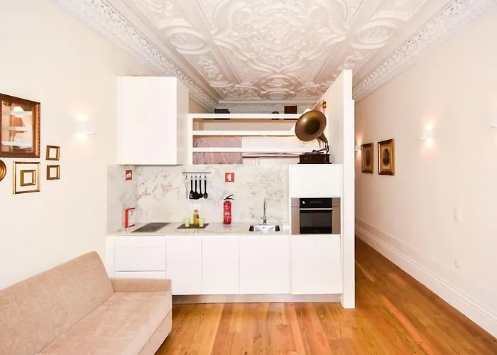 Unique And Lovely بورتو