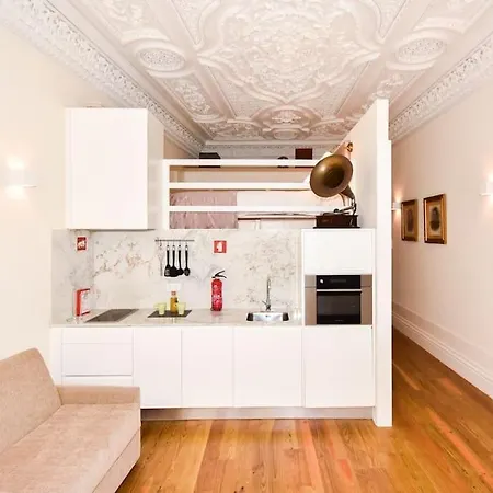 Unique And Lovely بورتو